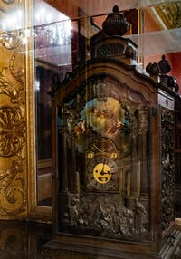 Charles Clay, Horloge musicale, avec orgue mécanique et automates, salle des Flamands du Palais Royal de Naples