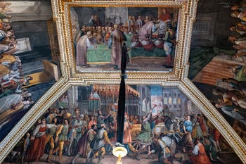 Deuxième antichambre du palais royal de Naples en Italie, peintures de Belisario Corzenzio