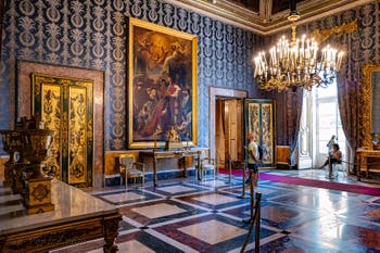 Deuxième antichambre du palais royal de Naples en Italie