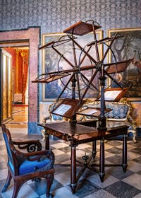 Le Lutrin Rotatif de la chambre du fond du Palais Royal de Naples
