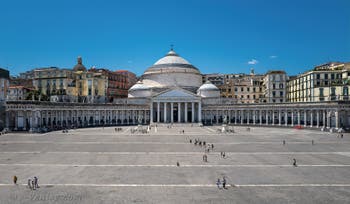 La place du Plebiscito à Naples en Italie