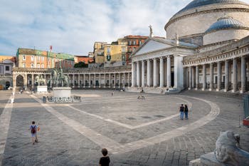 La place du Plebiscito à Naples en Italie