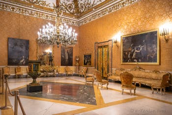 Le premier salon de la reine du palais royal de Naples en Italie