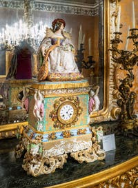 Le premier salon de la reine du palais royal de Naples en Italie