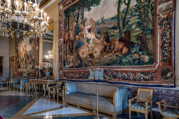 La salle des ambassadeurs du Palais Royal de Naples en Italie et les fresques de Belisario Corenzio