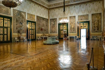 Le Salon d’Hercule ou Salon du Vice-Roi du Palais Royal de Naples en Italie