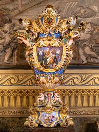 Le Salon d’Hercule ou Salon du Vice-Roi du Palais Royal de Naples en Italie