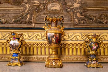 Le Salon d’Hercule ou Salon du Vice-Roi du Palais Royal de Naples en Italie