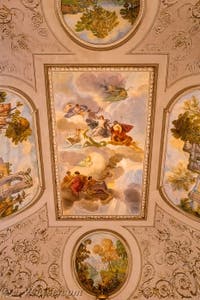 Le théâtre de la cour du Palais Royal de Naples en Italie