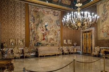 Troisième antichambre du palais royal de Naples en Italie, le rapt de Proserpine par Etienne Lanier