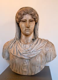 Buste d'Aphrodite Sosandra au musée archéologique de Venise en Italie