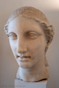Tête d’Athéna au musée archéologique de Venise en Italie