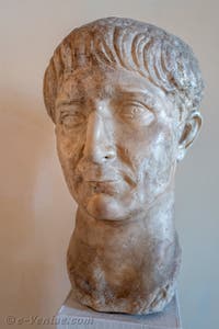 Tête de l'Empereur Trajan au musée archéologique de Venise en Italie