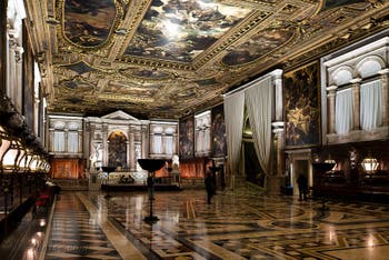 La salle supérieure de la Scuola Grande San Rocco à Venise