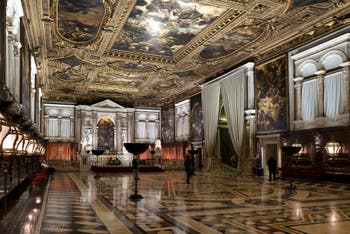 Der obere Saal der Scuola Grande San Rocco in Venedig