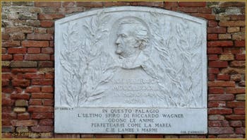 Plaque commémorative à Richard Wagner au Palazzo Vendramin Calergi de Venise avec l'épitaphe de Gabriele d'Annuzio