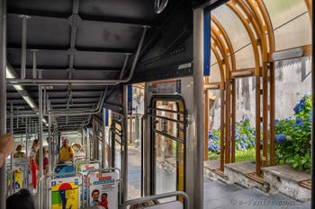 Le funiculaire de la ligne Montesanto à Naples en Italie