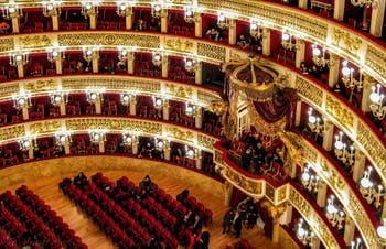 La salle de concert de l'Opéra Théâtre San Carlo de Naples en Italie