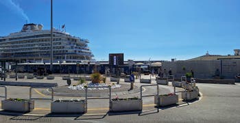 Le port de Beverello à Naples pour les hydroptères à destination des îles de Capri, Ischia et Procida