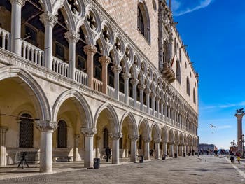 Le Palais des Doges à Venise, façade sur la Piazzetta San Marco