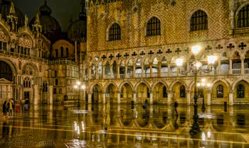 Le Palais des Doges et la Basilique Saint-Marc pendant l'Acqua Alta à Venise