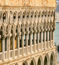 La façade du Palais des Doges sur la Piazzetta San Marco à Venise