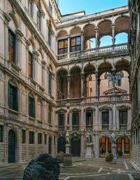 The courtyard of the Palazzo Pisani