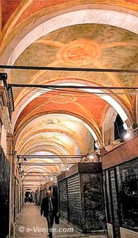 The Ramo Rialto Vecchio o Parangon in Venice