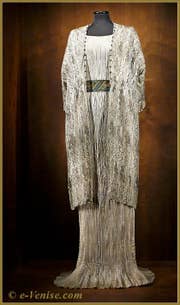 Das Kleid “Delphos ”von Mariano Fortuny