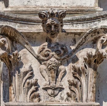 Sculpture sur le Palazzo dei Camerlenghi à Venise, Lorsque les ongles me pousseront entre les cuisses