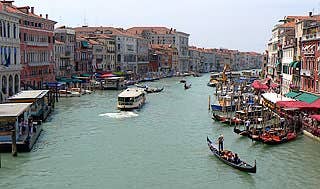 Le Grand Canal depuis le Pont du Rialto à Venise