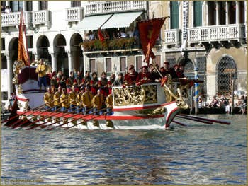 Régate Historique de Venise, La Serenissima devant un balcon de patriciens