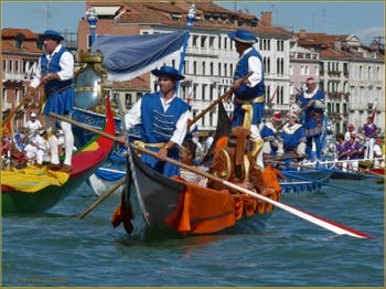 Regata Storica de Venise, les bateaux du Cortège sur le bassin de Saint-Marc