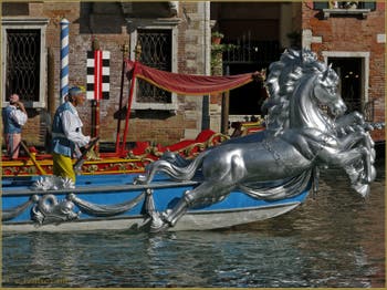 Regata Storica, die historische Regatta von Venedig, die Boote des historischen Umzugs