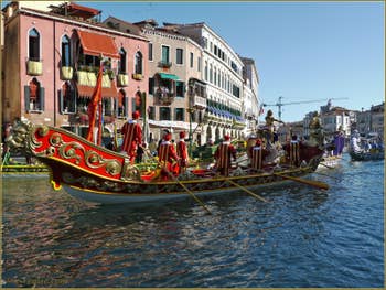 Regata Storica de Venise, les bateaux du cortège historique
