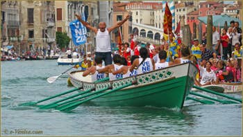 Regata Storica de Venise : Les bateaux des spectateurs tout le long du Grand Canal