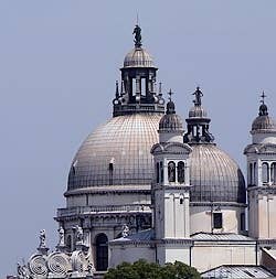Dômes de l'Église de la Salute à Venise