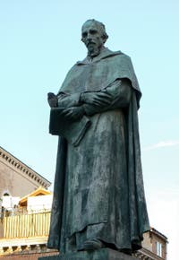 Statue de Pierre Paolo Sarpi sur le Campo de Santa Fosca, dans le Sestier du Cannaregio à Venise