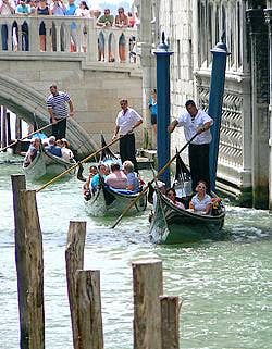 sous le pont des Soupirs à Venise