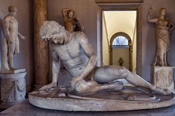 Galate mourant capitolin, statue en marbre, aux musées Capitolins à Rome en Italie