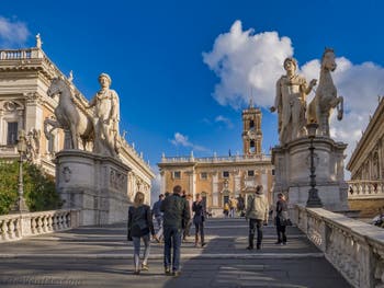 La place du Capitole et son escalier d'accès monumental pour arriver aux musées Capitolins de Rome en Italie
