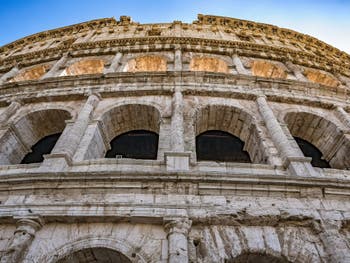 La façade du Colisée à Rome en Italie, l'amphithéâtre Flavien