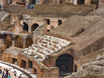 Gradins en Marbre du Colisée à Rome en Italie, l'amphithéâtre Flavien