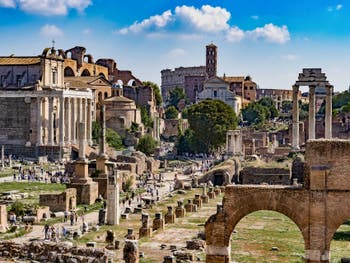 Le Forum Romain, ses temples et ruines à Rome en Italie