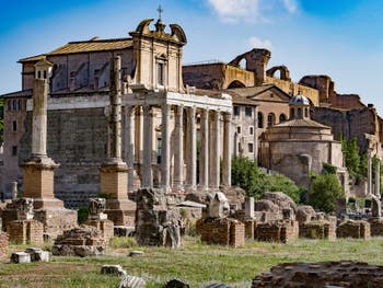 Le temple de d'Antonin et de Faustine sur le Forum Romain, à Rome en Italie