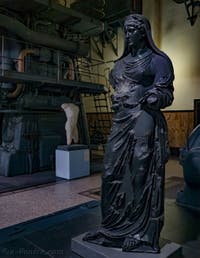 Statue d'Agrippine au musée Centrale Montemartini à Rome en Italie