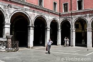 Le Bossu ou Gobbo du Rialto au Campo du Rialto