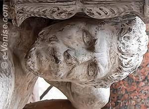 Le Bossu ou Gobbo du Rialto à Venise qui date de 1541