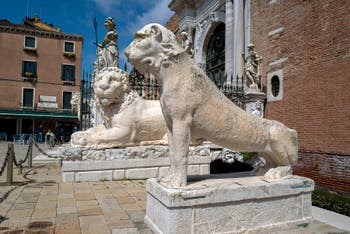 Lion de l'île de Délos en Grèce, de l'école de Naxos, devant l'Arsenal de Venise.