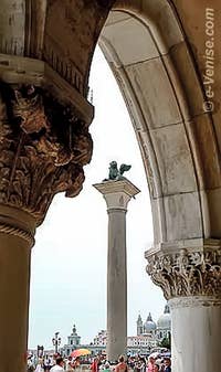Le lion de Saint-Marc sur la Piazzetta